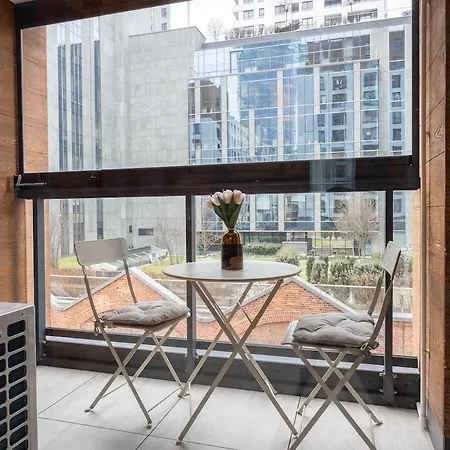 Urban Chic - Large & Stylish, Metro Nearby Grzybowska 85-5 Varşova