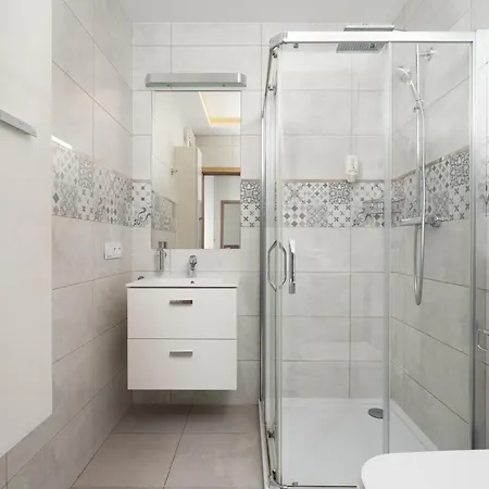 Urban Chic - Large & Stylish, Metro Nearby Grzybowska 85-5 Varşova