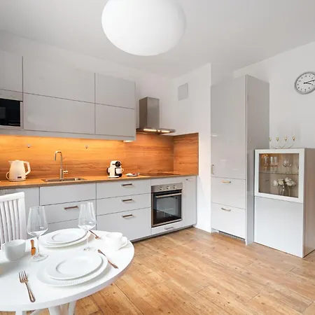 Urban Chic - Large & Stylish, Metro Nearby Grzybowska 85-5 Apartman